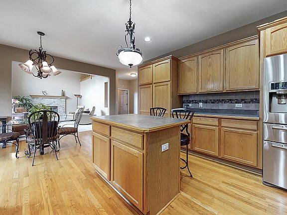 4th image of 906 Woodland Dr