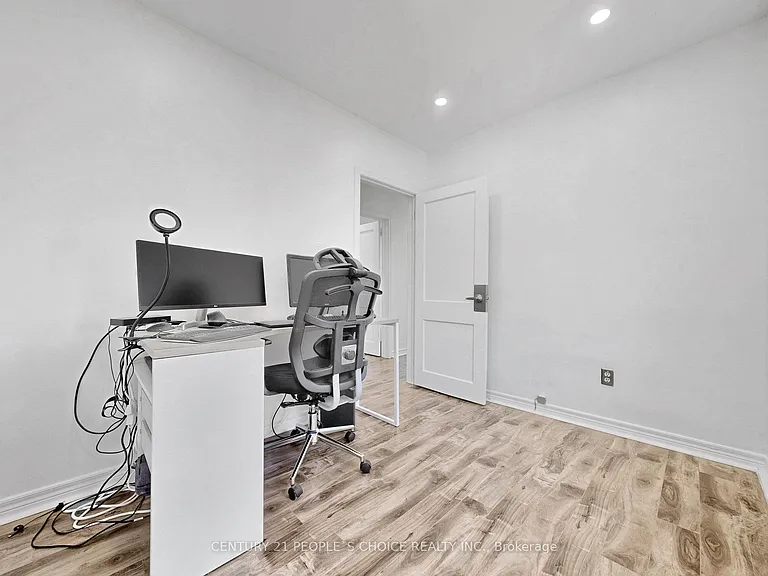 419 Adelaide Ave W — Photo 31