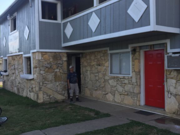 3rd image of 903 Drury Ln APT 1