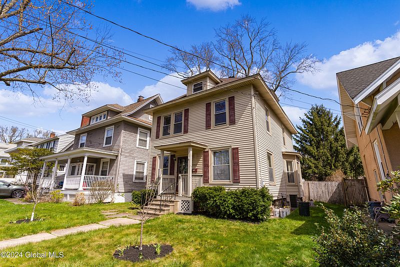 3rd image of 610 Bedford Road