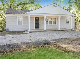 1904 N Kendall Rd, Independence, MO 64058