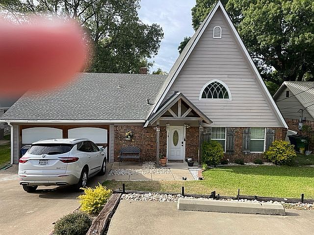 THIS IS 313 LAKEWOOD DR WAXA