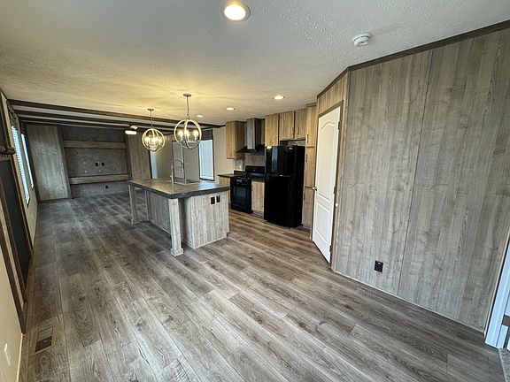 5th image of 183 Oak Ave #183