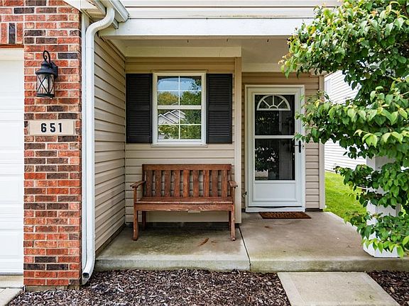 4th image of 651 Vernon Pl