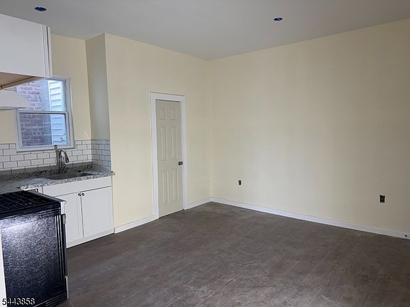 2nd image of 213 Harrison Ave