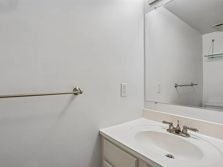 4930 Bradley Blvd — Photo 10