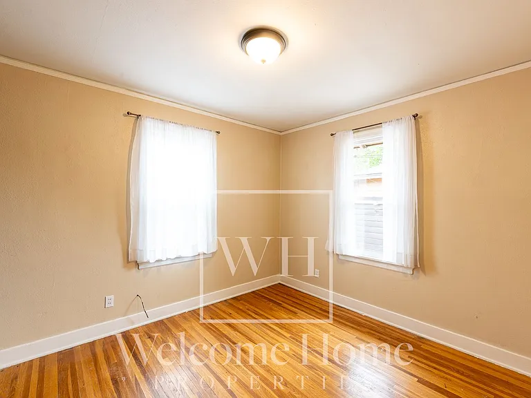334 E Chestnut St — Photo 13