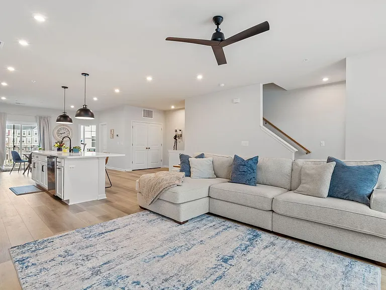 642 Brookwood Glen Ter #B — Photo 18