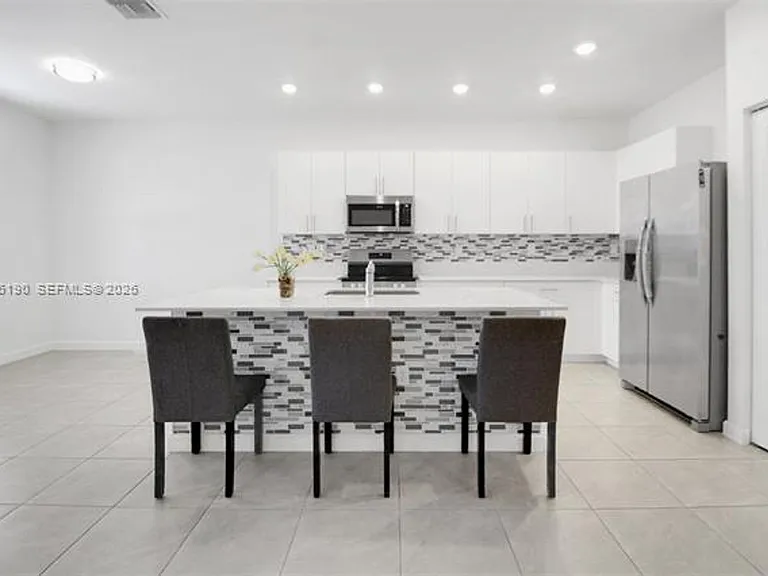 879 SE 26th Ter #879 — Photo 35