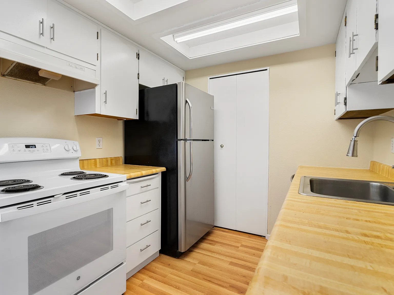2 bed, 800 sqft, $1,950 — Photo 3