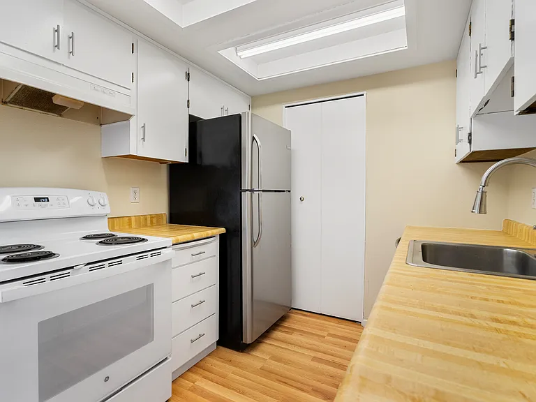 1148 SE 149th Pl #1148 — Photo 3