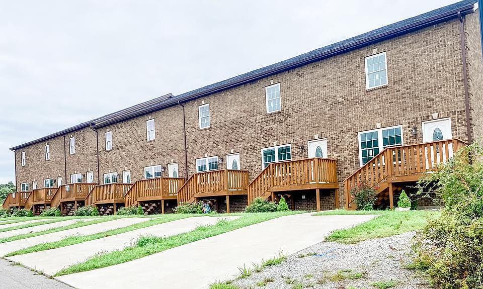 1st image of 651 Clubhouse Dr