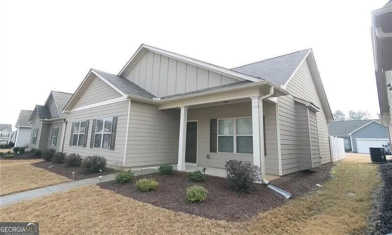 3 bed, 2.0 bath, 1594 sqft, $1,929 — Photo 2