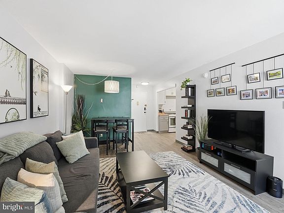 4th image of 1420 N St NW #307