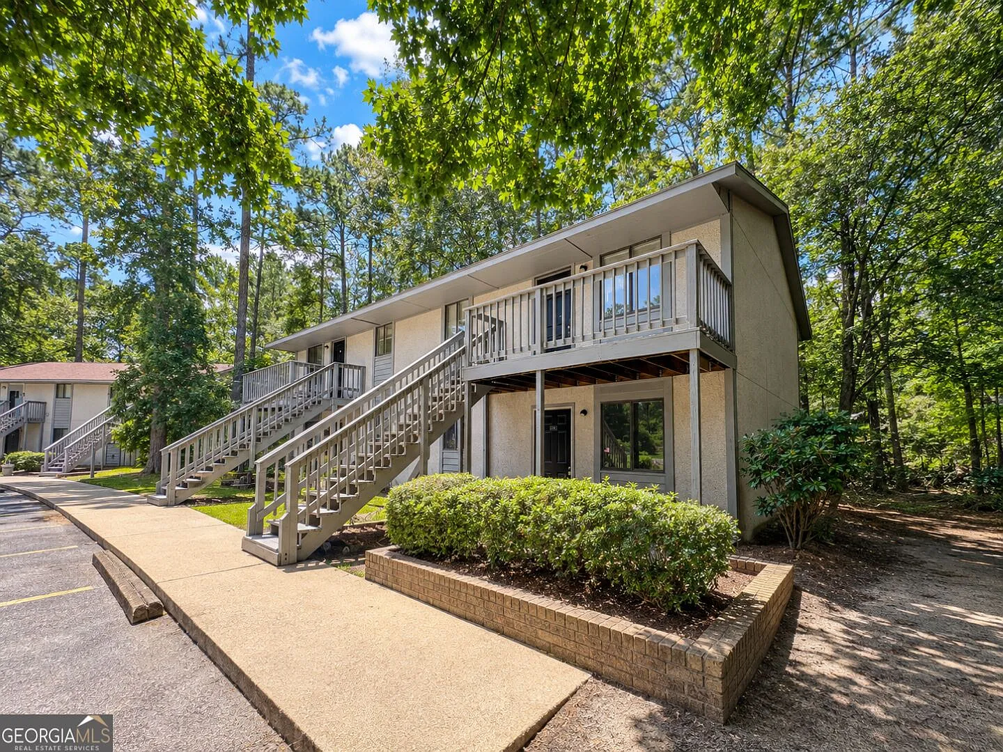 2 bed, 1.0 bath, 800 sqft, $900 — Photo 2