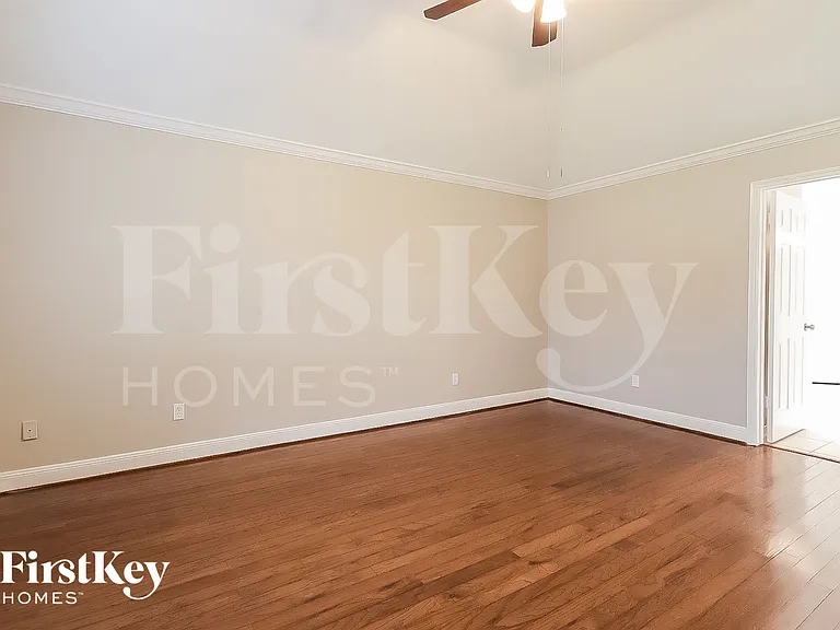 2303 Prestwick Dr — Photo 9