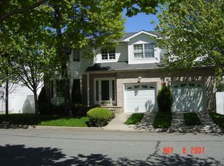 20 Blossom Ln, Staten Island, NY 10307