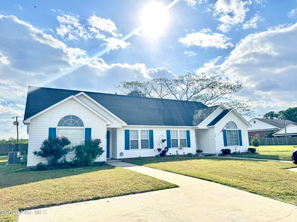 108 Iron Creek Cmns, Washington, NC 27889