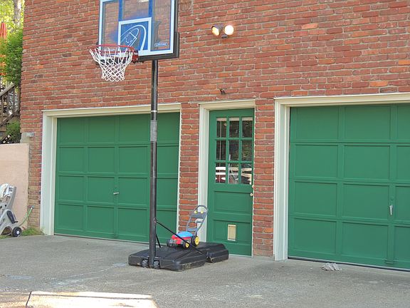 2.5 Car Garage