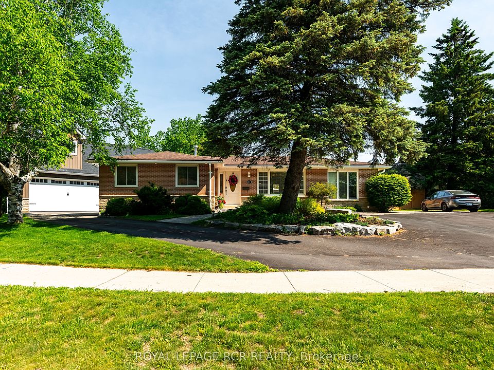 1st image of 52 Maple Cres