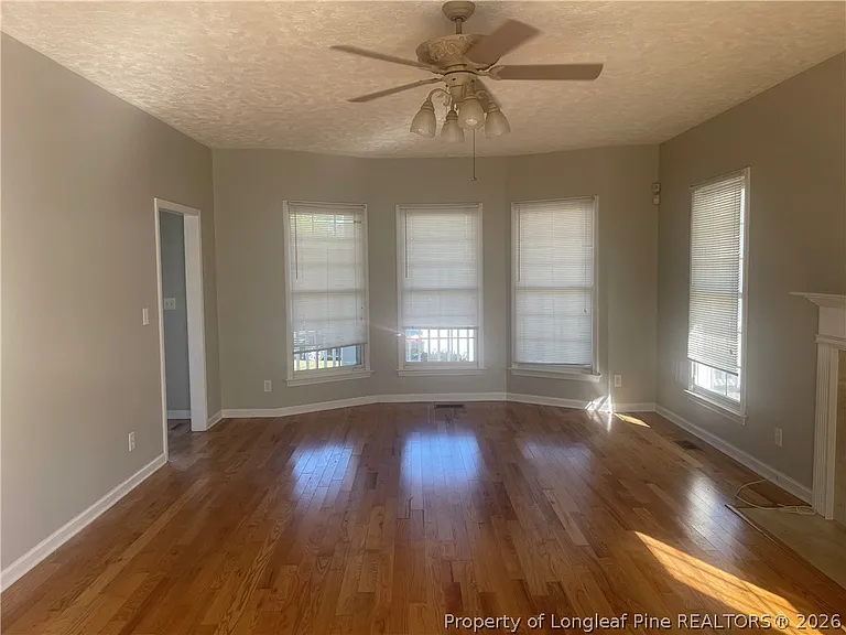 425 Dunblane Way — Photo 3