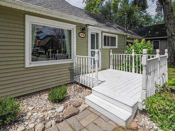 3rd image of 10314 Woodlawn Dr
