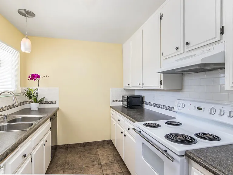868 Cinnamon Ln #61 — Photo 5