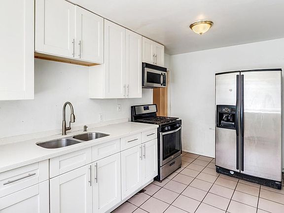 3rd image of 1011-13 8th St