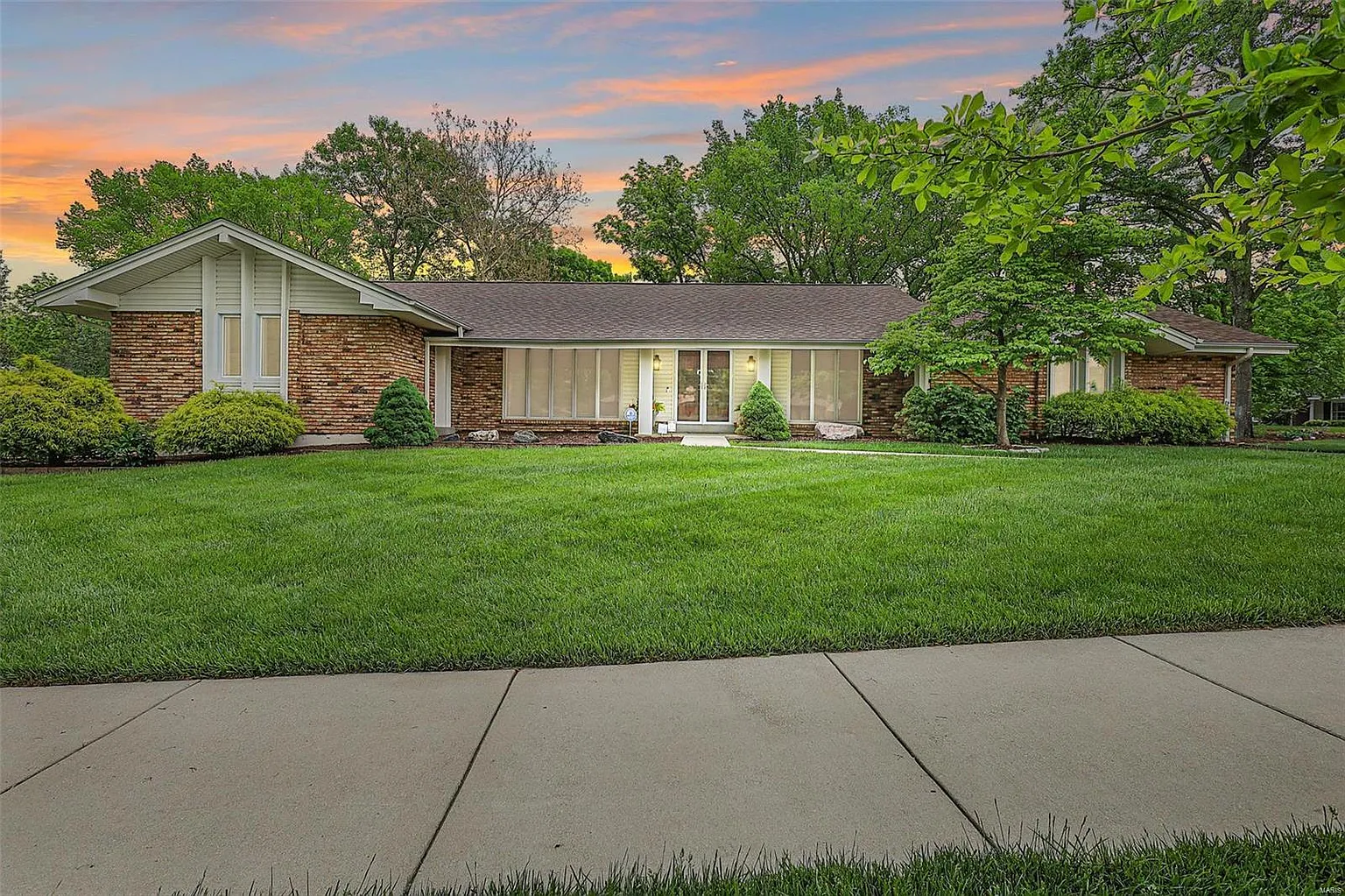 244 Greentrails Dr S photo 1