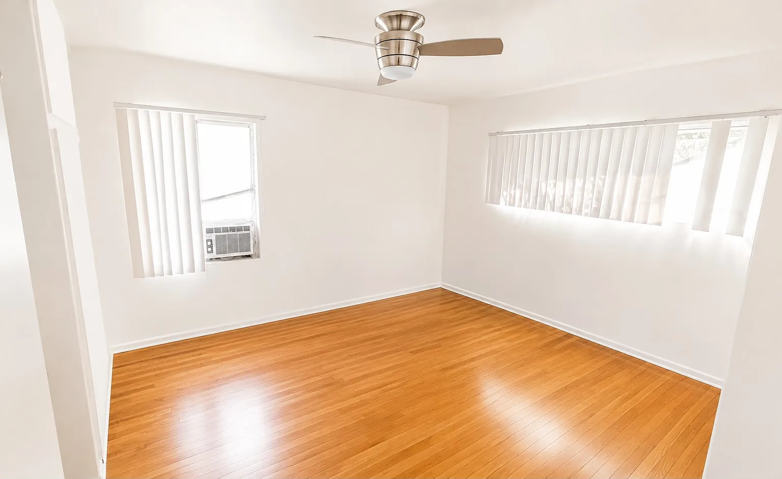 2 bed, 1000 sqft, $2,650 — Photo 3