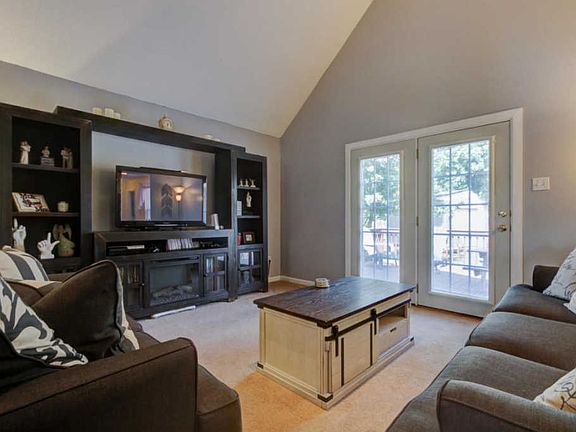 4th image of 280 Oakwood Estates Dr