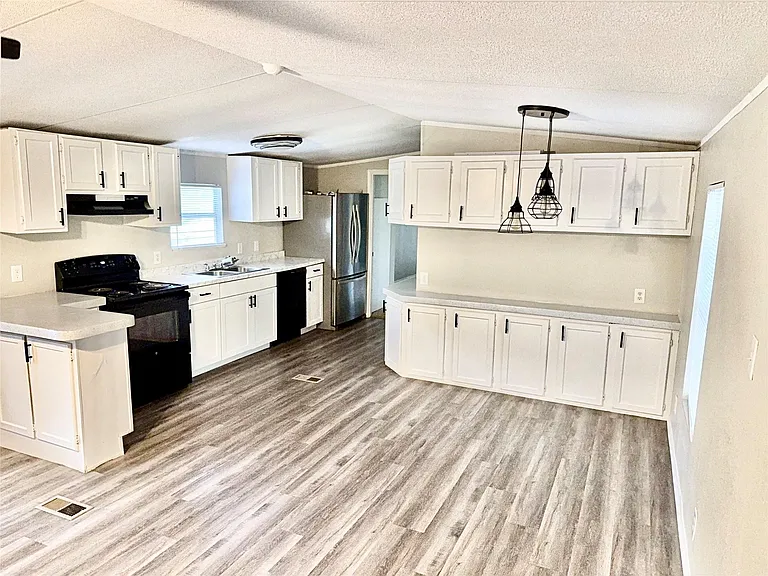 750 Oak Mdws — Photo 1
