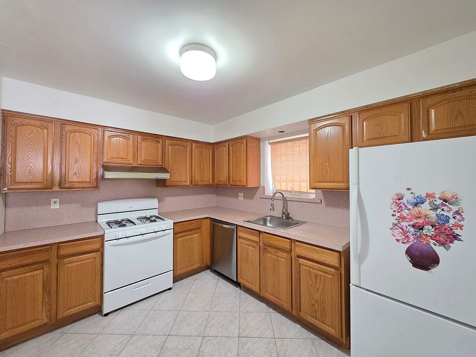 1st image of 135 Bay 17th St APT 1