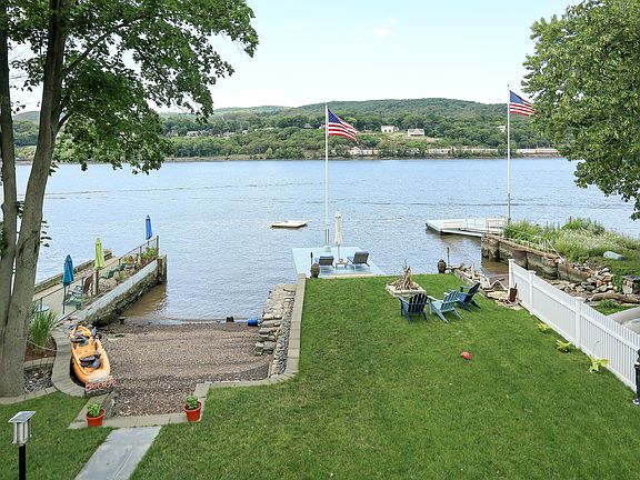 2nd image of 22 Hudson River Ln