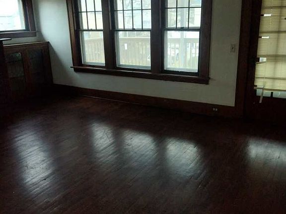 4th image of 920 E 23rd St #2
