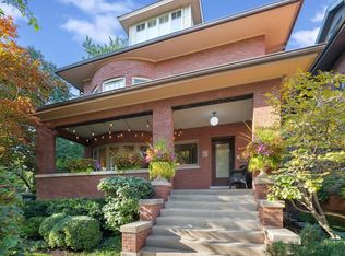 852 W Junior Ter, Chicago, IL 60613