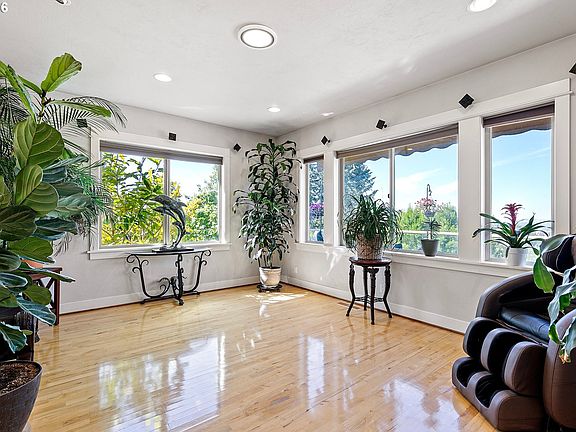 4th image of 3147 Tanner Park Dr