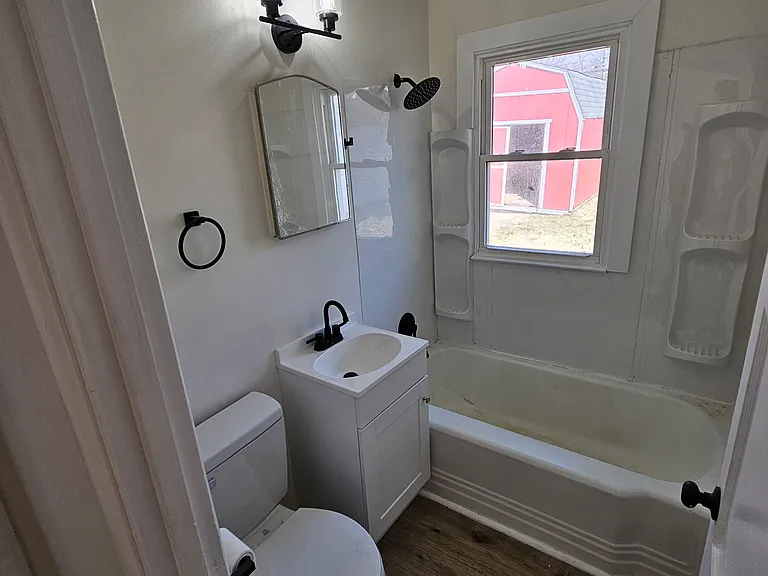 2108 N Hadley Rd — Photo 3