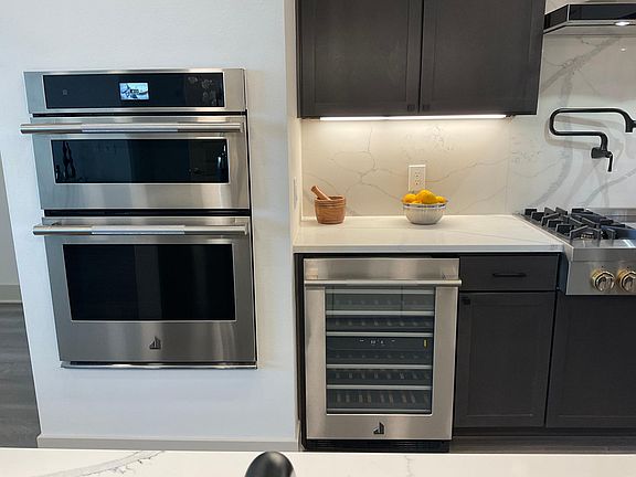 3rd image of 3318 Oak Grove Ave #1304