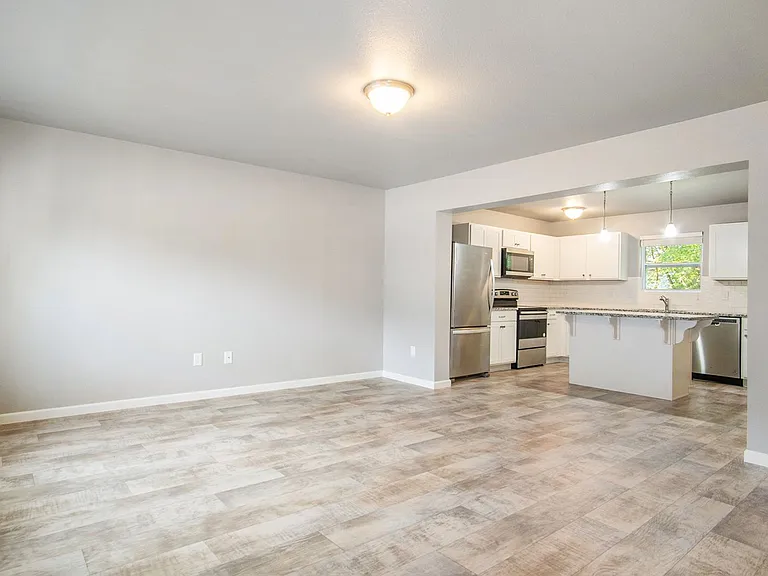 1002 Richard Ave — Photo 6