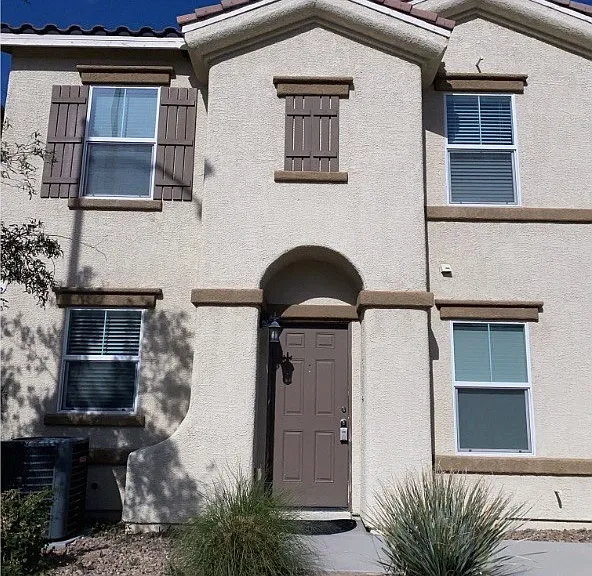 1051 Admiral Emblem St — Photo 2