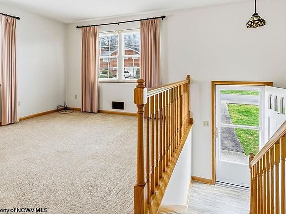 3rd image of 27 Millbrook Rd