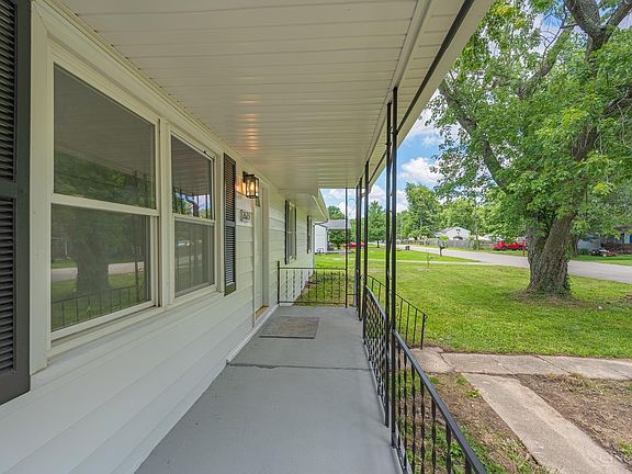 4th image of 2623 Runway Ave