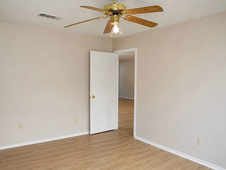 3006 Gus Dr — Photo 15