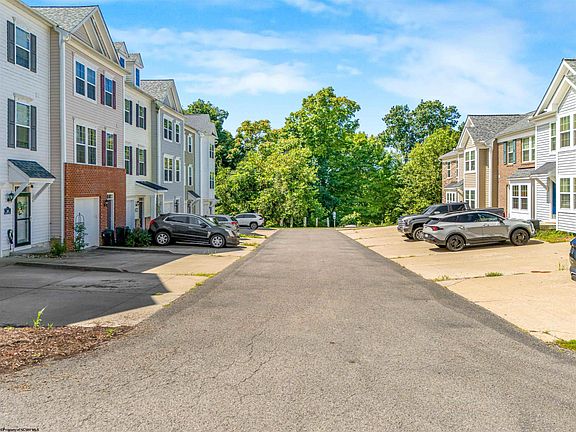 4th image of 211 Treeline Ln