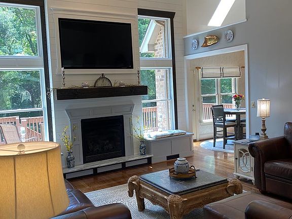 5th image of 3033 Breezewood Dr