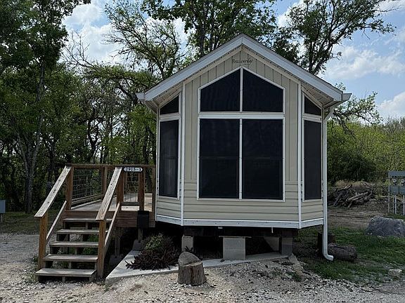 2nd image of 2915 Riverside Dr