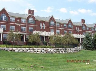 1402 Devon Ln #1, Troy, MI 48084