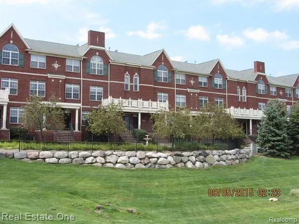 1402 Devon Ln #1, Troy, MI 48084