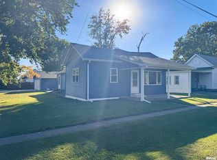 312 E Union St, Mount Sterling, IL 62353